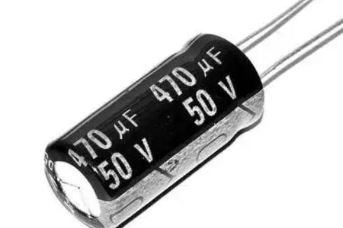 與固態(tài)電容相比，鉭電容的成本如何?